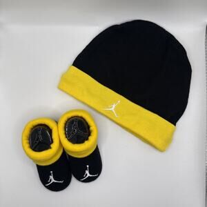 NIKE Jordan Set Baby Booties Hat Newborn 0-6 months Black / Yellow New